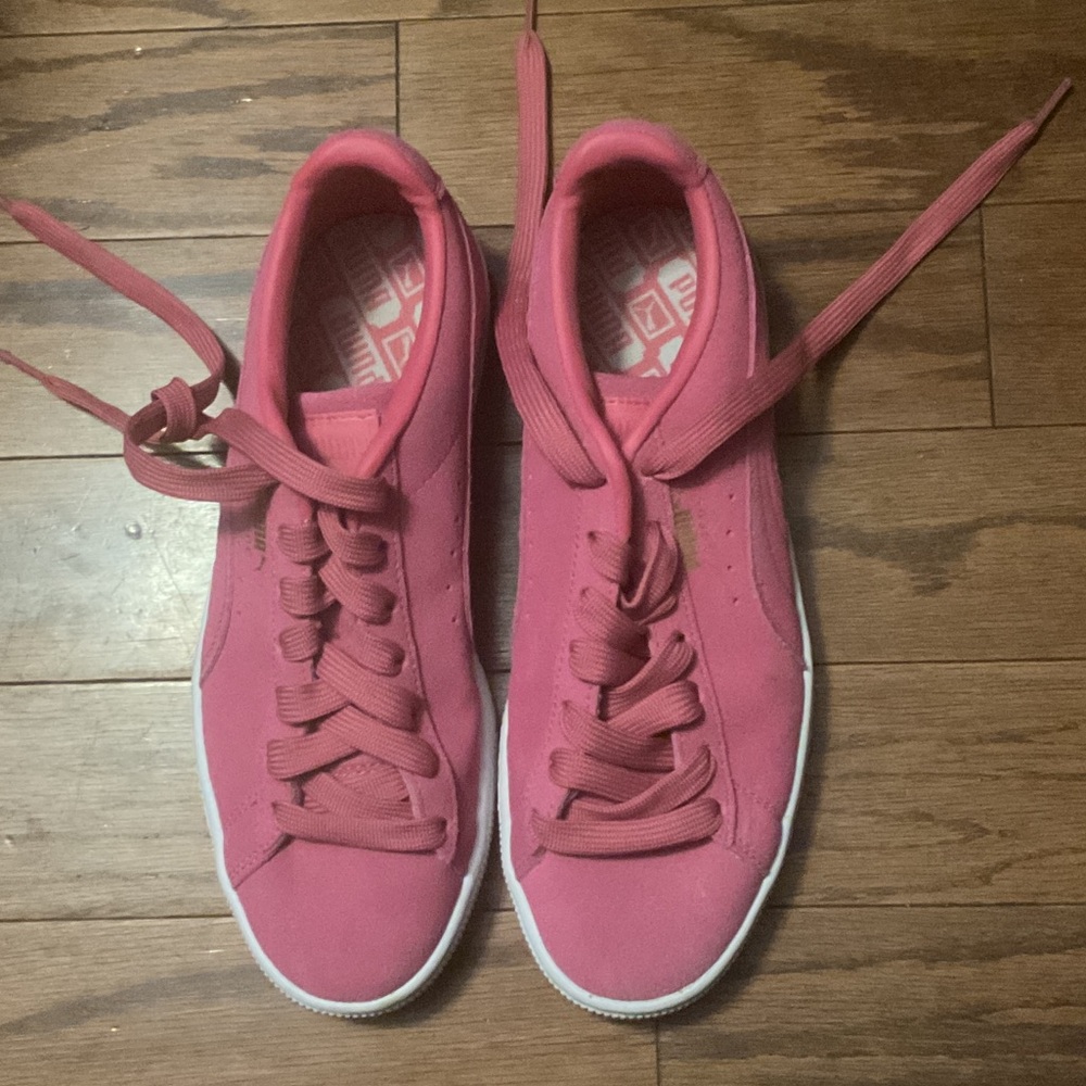 Puma Women's Vibrant Pink Sneakers